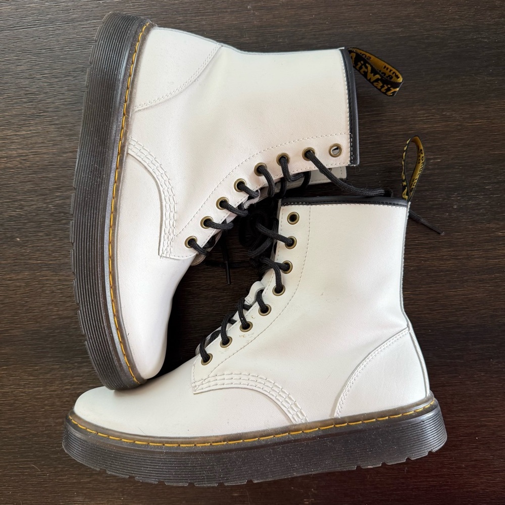 Dr. Martens White Combat Boots with Black Laces Size 8.5 / 9 - Picture 2 of 6